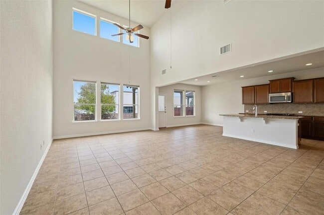 Building Photo - 16020 Hampton Bliss Trce