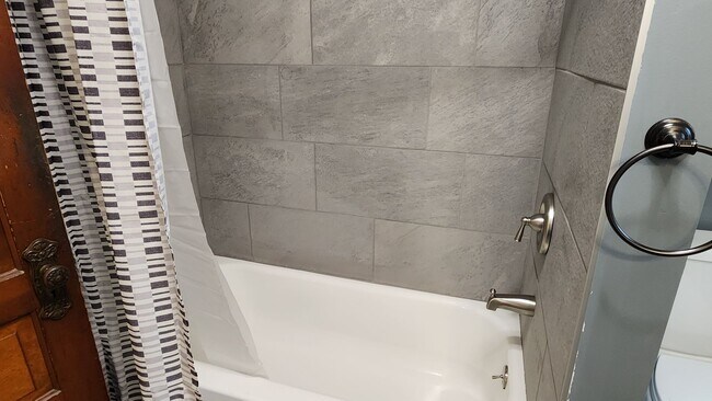 Building Photo - Three Bedroom Single Family Home in Olean NY! Remodeled and in Beautiful, Clean, and Move in Read...