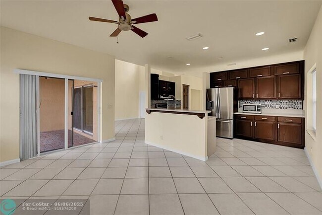 Building Photo - 3829 NW 62nd Ct