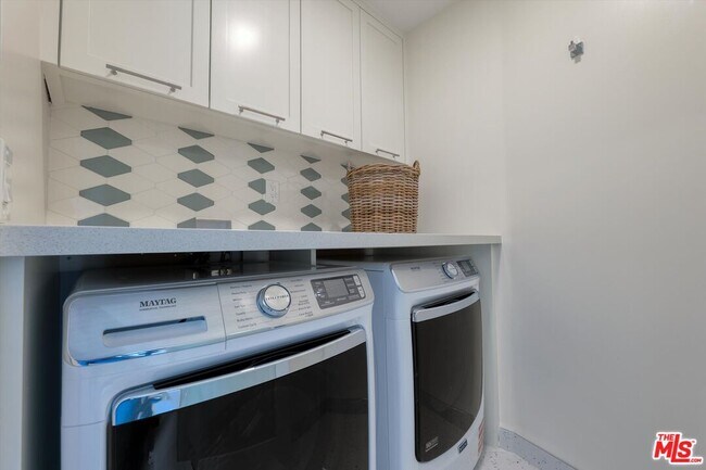 Building Photo - 211 Bellino Dr