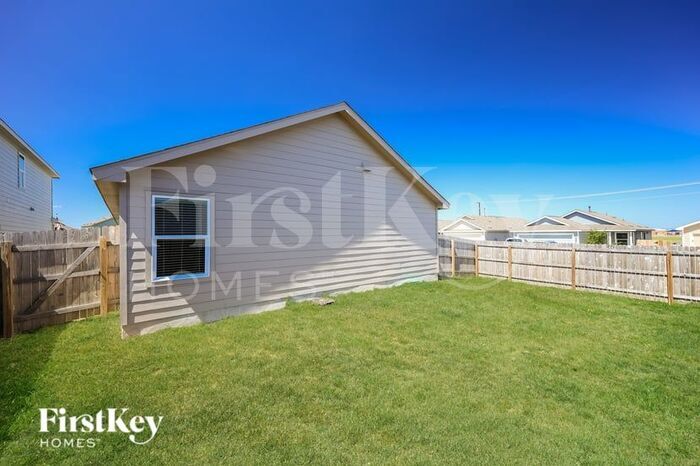 Building Photo - 2403 Lake Hls