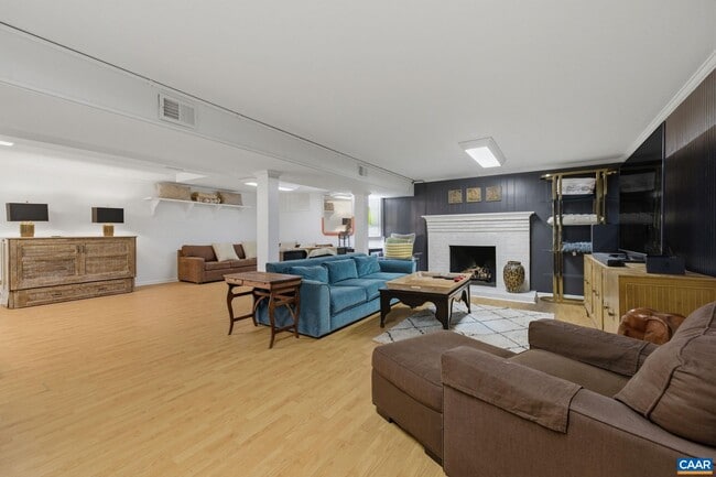 Building Photo - 1302 Lester Dr