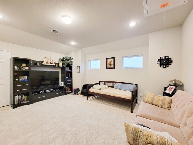 Building Photo - This stunning 2-year-old house with 4 beds, 3 baths, and an attached 2-car garage, it offers ampl...