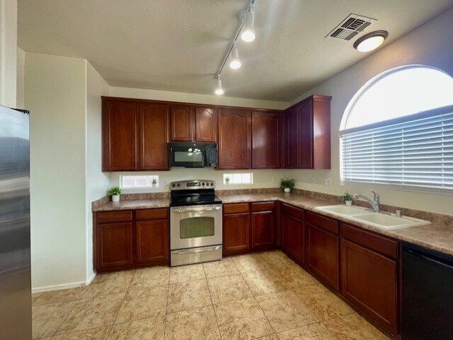 Building Photo - 45137 Sage Brush Dr