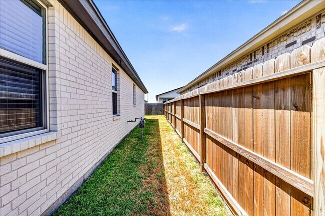 Building Photo - 2605 Lannister Ln