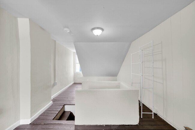 Building Photo - 212 N Peach St