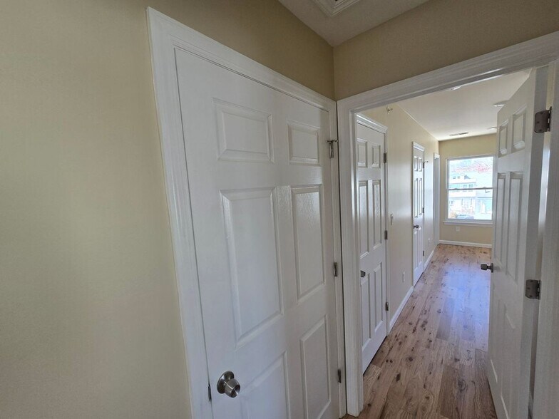 Building Photo - 53 Philip Pl