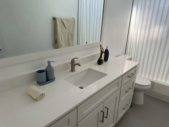 Nice sized 2nd Bath with tub - 15508 Williams St