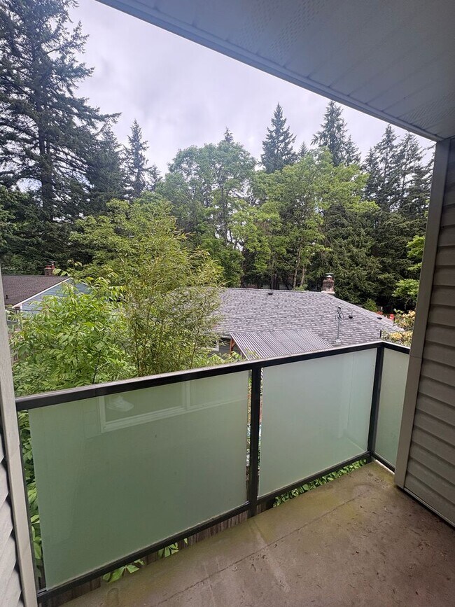 Building Photo - Bright, Spacious Townhome with Stylish Upgrades in Pinehurst/Roosevelt