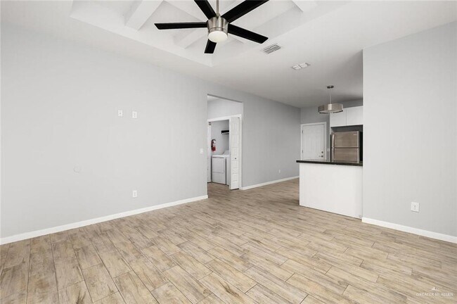 Building Photo - 9 Valeria St