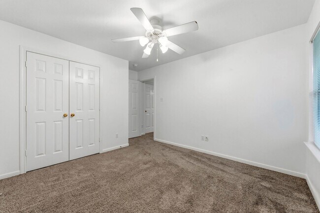 Building Photo - 103 Ledgestone Pl
