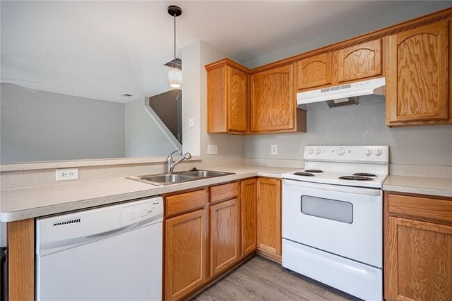 Building Photo - 401 Red Coat Ln