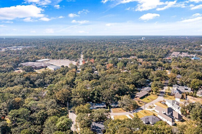 Building Photo - 2/2 with carport - fenced backyard