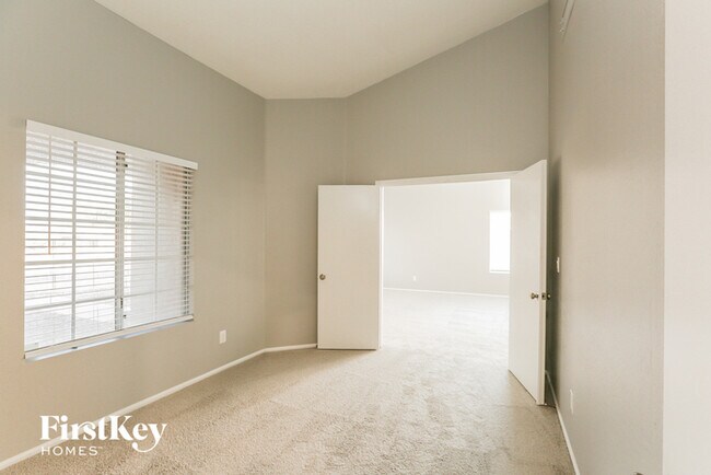 Building Photo - 7520 W San Juan Ave