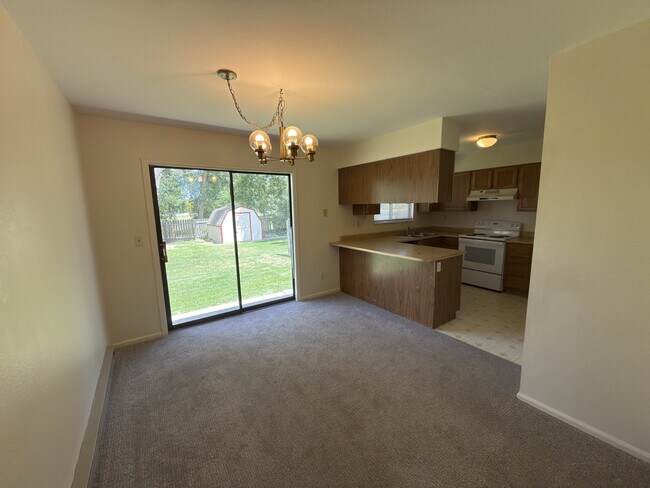 Building Photo - Sagebrush Dr 2718-1
