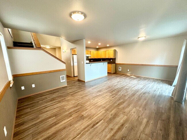 Building Photo - 2102 Yellowstone St