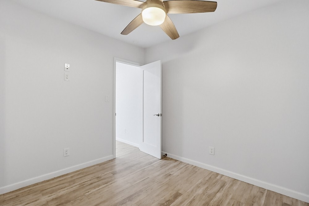 Building Photo - 9234 -9236 Winter Gardens Blvd