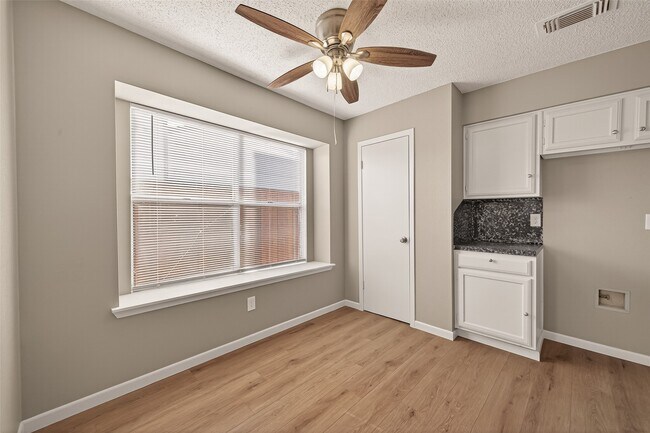 Building Photo - 4251 Southchase Ln