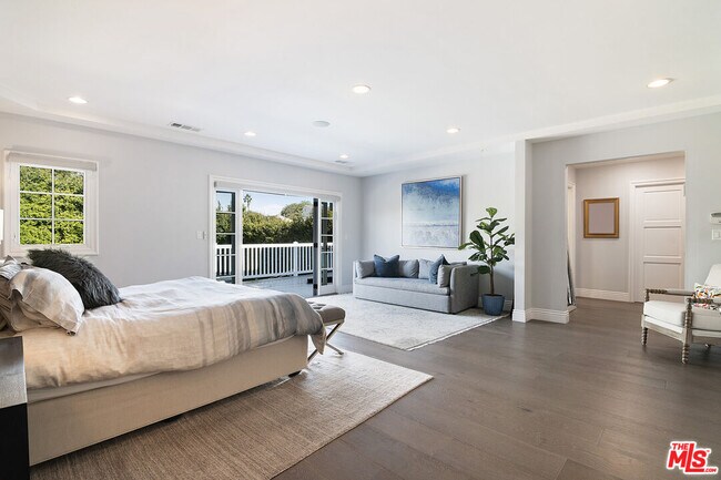 Building Photo - 9145 Sawyer St