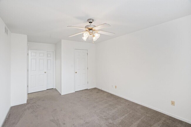 Building Photo - 3503 La Mesa Dr