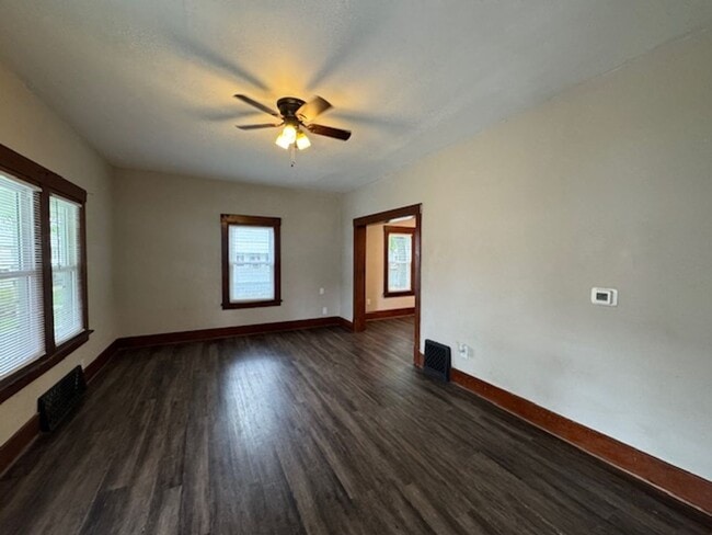 Primary Photo - 2 Bed Updated Kitchen must See!