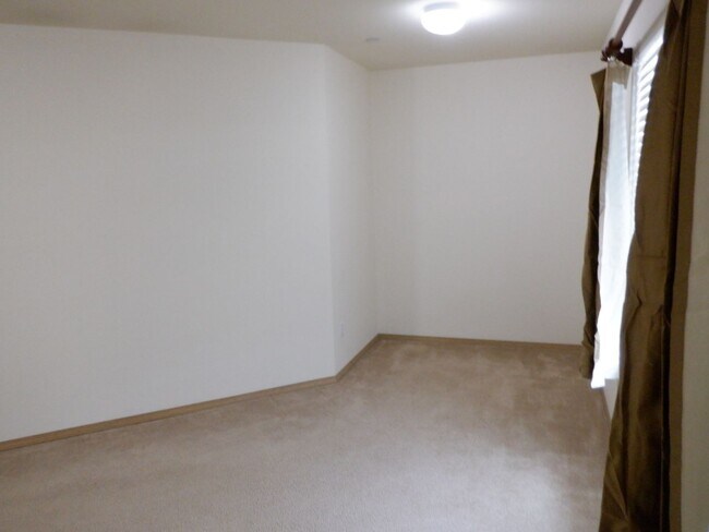 Building Photo - 1722 Cadborough Ln