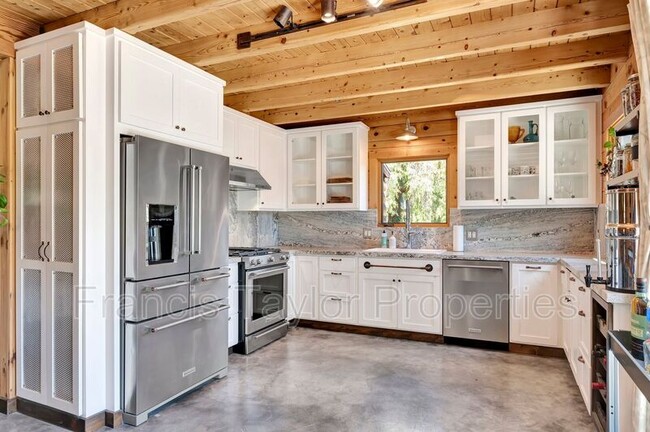 Building Photo - 2689 Daisy Ln