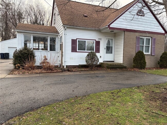 Building Photo - 1550 Chapman Dr