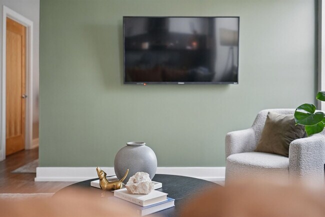 Building Photo - 400 Walnut St