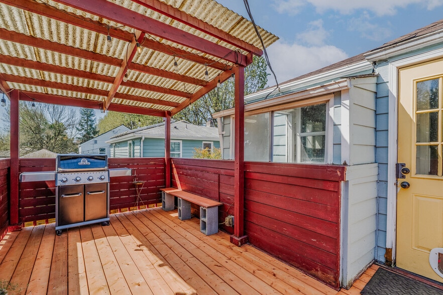 Building Photo - 6654 Flora Ave S