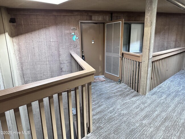 Building Photo - 301 Commerce Way