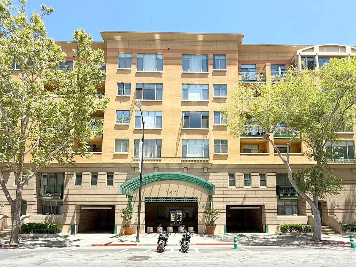 Building Photo - 144 S 3rd St