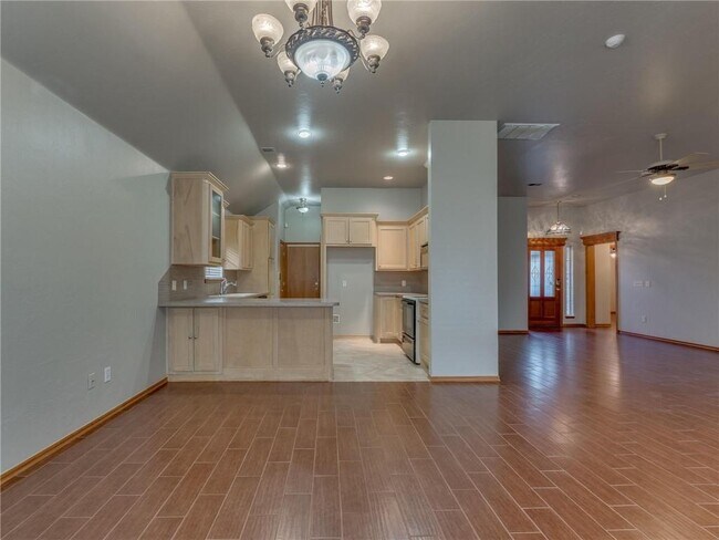 Building Photo - 1004 SW 127th Pl