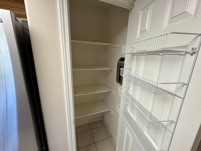 Building Photo - Gorgeous 3-Bedroom Home with Spacious Yard