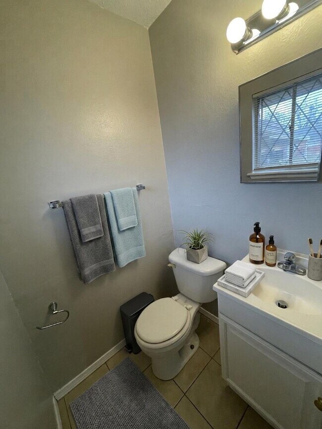 Building Photo - 3-Bed, 1.5-Bath Home in Del City
