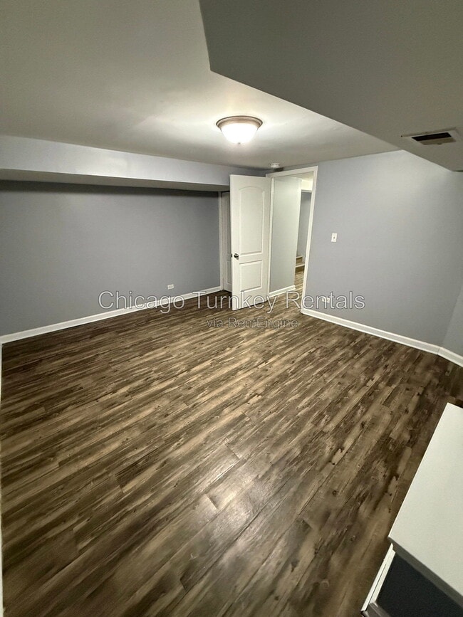 Building Photo - 14204 Woodlawn Ave