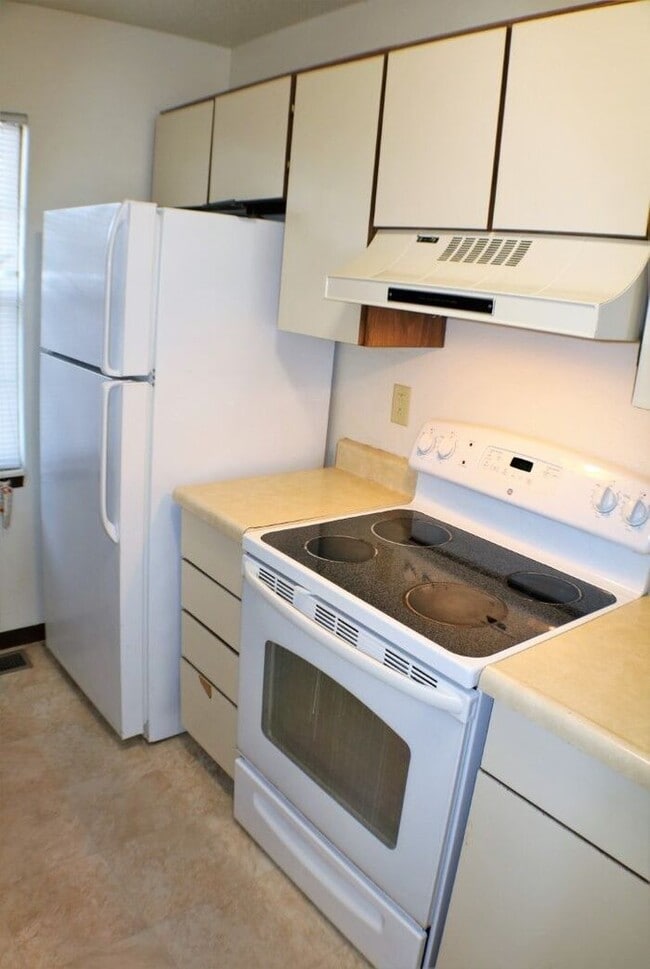 Building Photo - $1,300 | 2 Bedroom, 2.5 Bathroom House | Pet Friendly* | Available for July 1st, 2026 Move In!