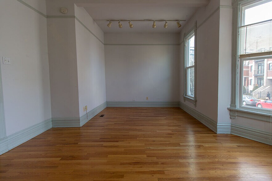 Building Photo - 1211 W Melrose St