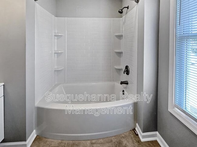 Building Photo - 2871 Horseshoe Pike
