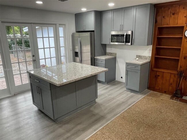 Building Photo - 846 SW 10th St