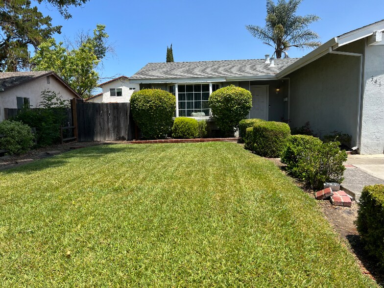 Building Photo - 341 Avenida Pinos