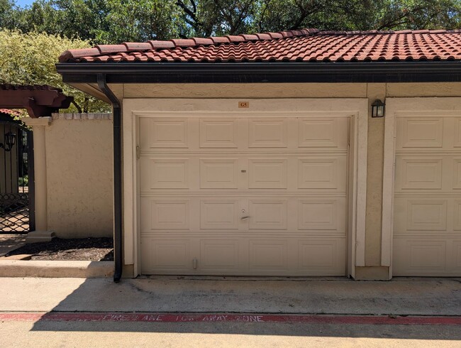 Building Photo - Gorgeous 2/BR 2/BA Single-Family Home in A...