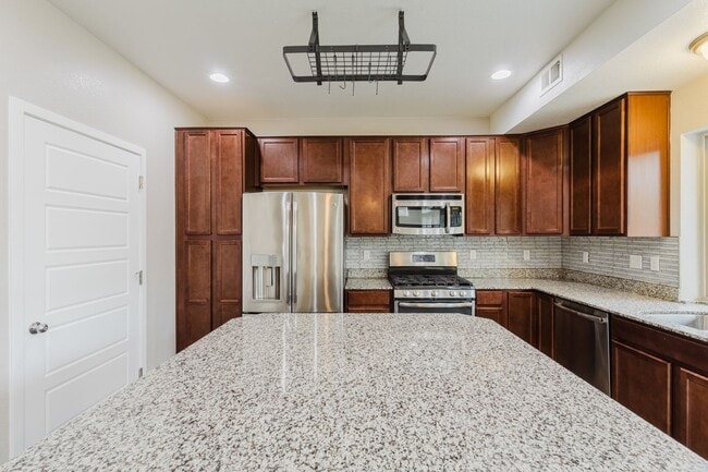 Building Photo - 2656 Champagne Ave
