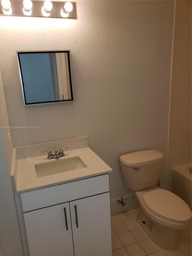 Building Photo - 1666 SE 27th Ct