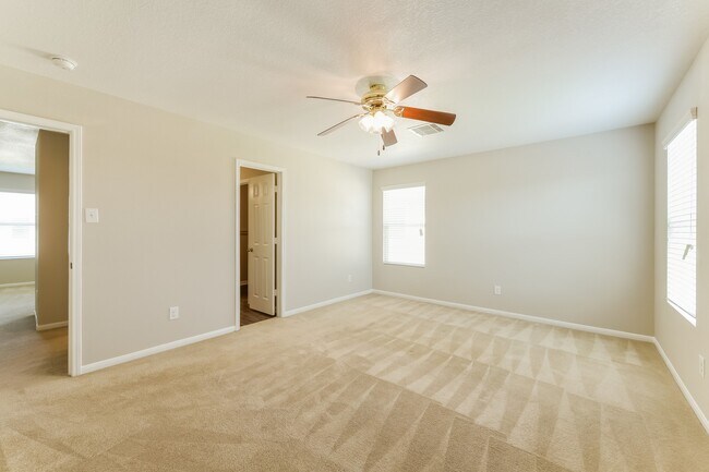 Building Photo - 9909 Hyacinth Way