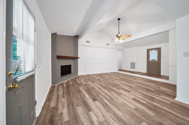 Building Photo - 162 Greenleaf Ln