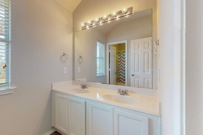 Building Photo - ***Pre-Marketing*** Great Home with Room T...