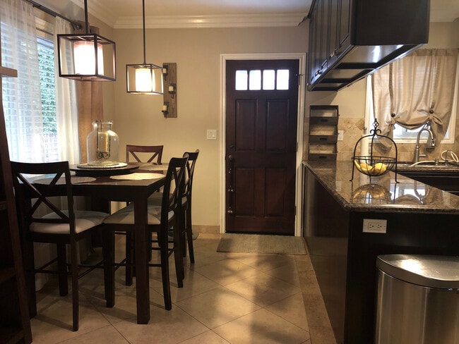 Building Photo - 2118 Ernest Ave