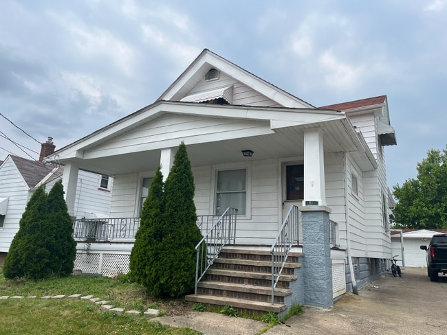 Primary Photo - 3800 Buechner Ave