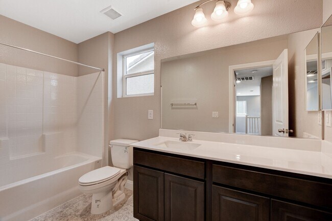 Building Photo - Stylish 3-Bedroom Home with Upgraded Kitch...